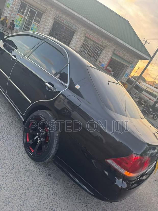 Toyota Crown Royale 2005 Black