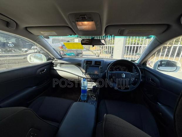 Toyota Crown 2009 White