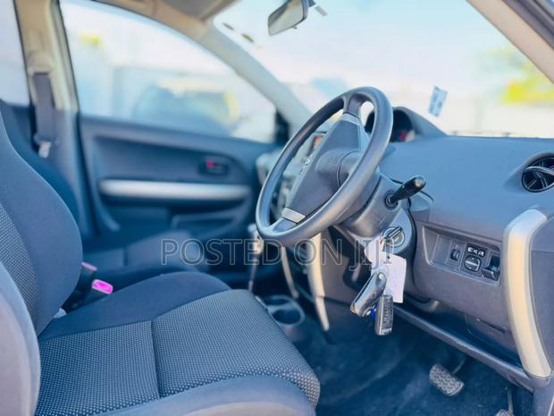 Toyota IST 2005 Silver