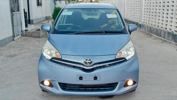 Toyota Ractis 2012 Silver