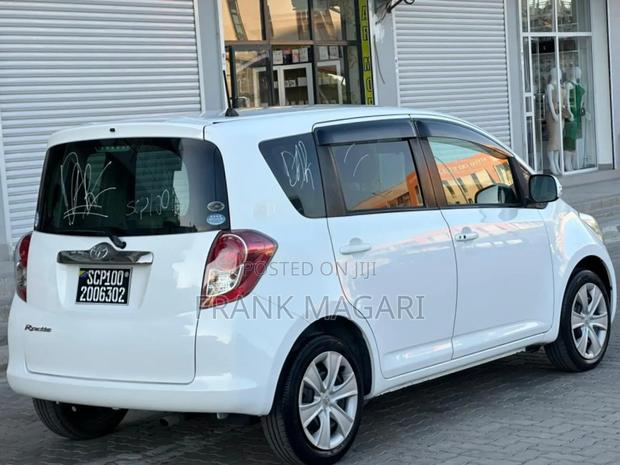 Toyota Ractis 1.3 FWD 2010 White