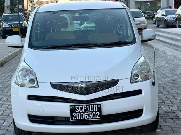 Toyota Ractis 1.3 FWD 2010 White