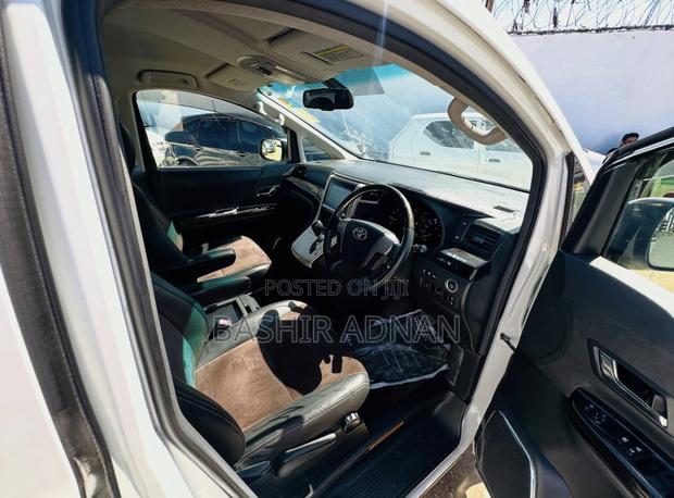 Toyota Alphard 2.4 Petrol FWD 2013 White