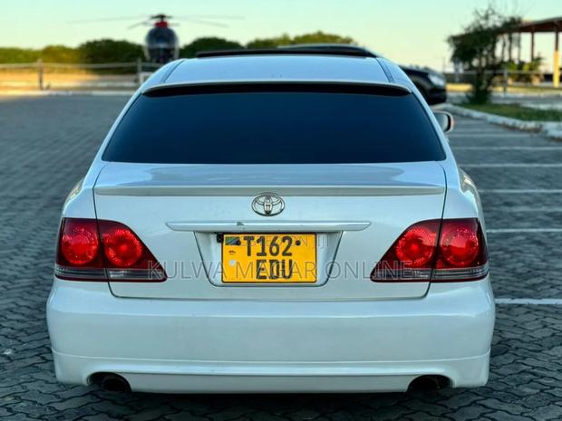 Toyota Crown 2006 White