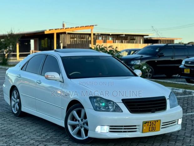 Toyota Crown 2006 White