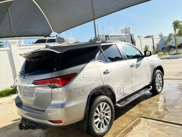 Toyota Fortuner 2021 Silver