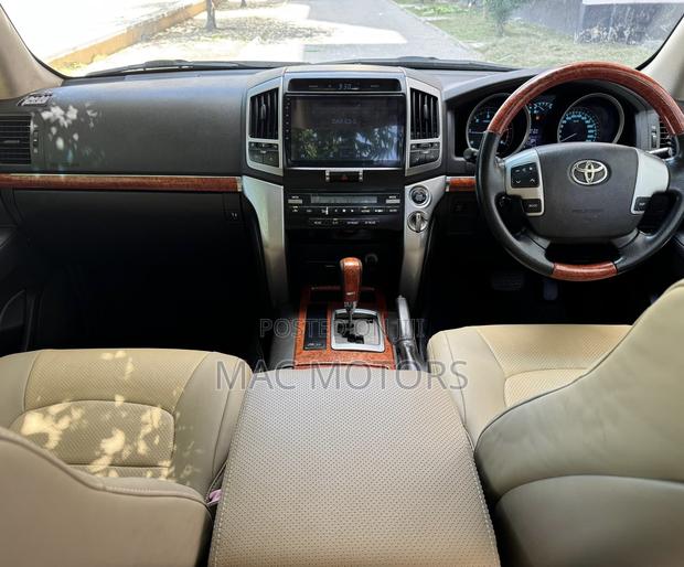 Toyota Land Cruiser 2012 Silver