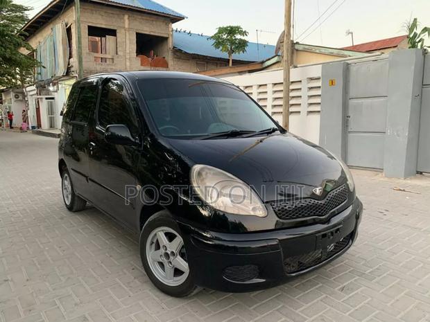 Toyota Fun Cargo 2004 Black