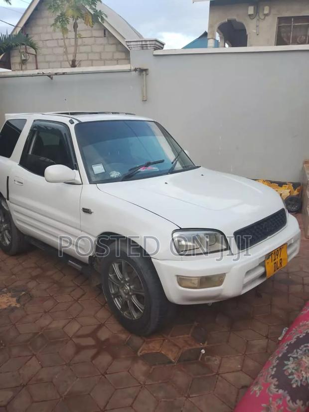 Toyota RAV4 Automatic 2002 White