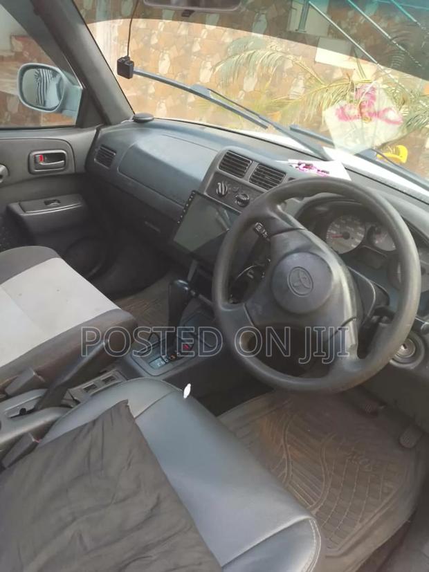 Toyota RAV4 Automatic 2002 White