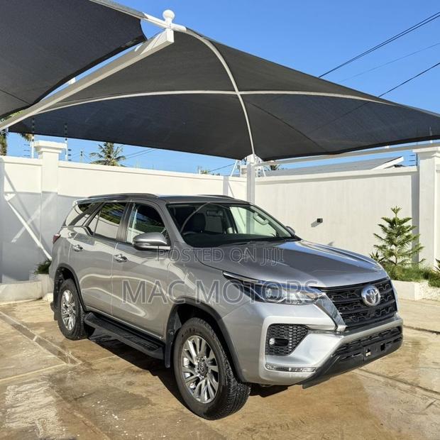 Toyota Fortuner 2.8 D AWD 2021 Silver
