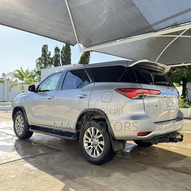 Toyota Fortuner 2.8 D AWD 2021 Silver