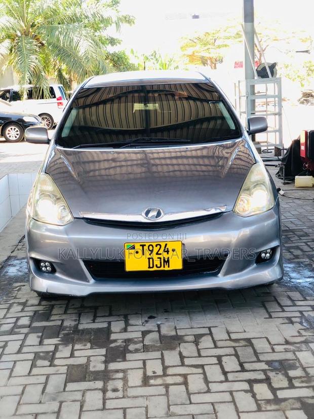 Toyota Wish 2005 Silver