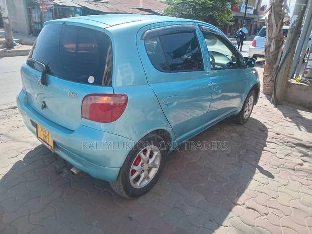 Toyota Vitz 2004 Blue