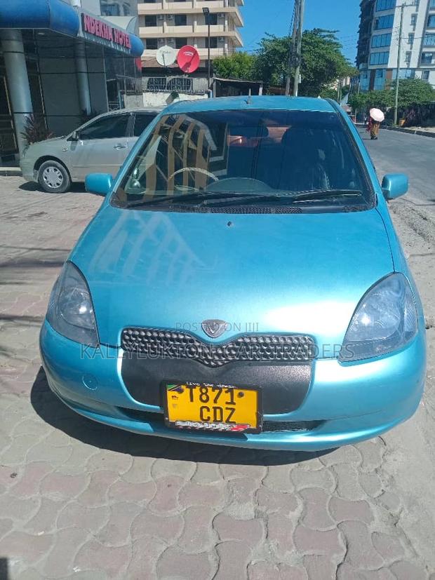 Toyota Vitz 2004 Blue