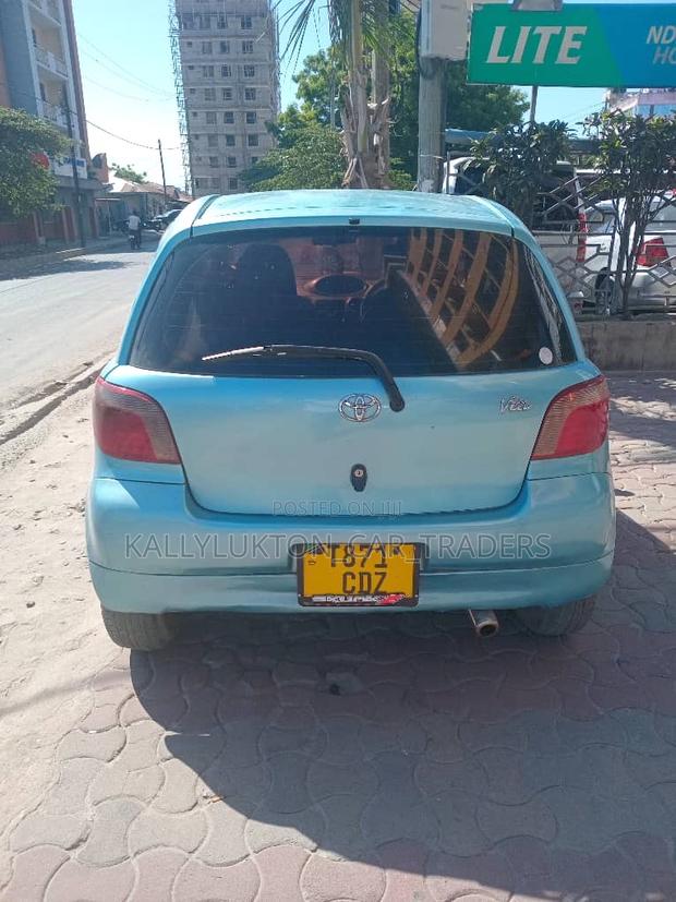 Toyota Vitz 2004 Blue