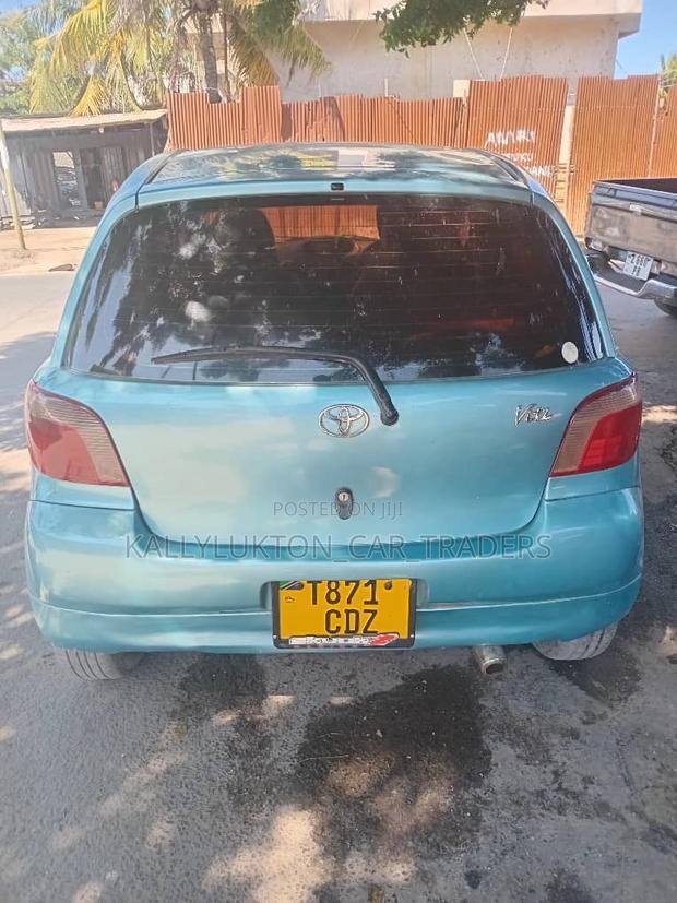 Toyota Vitz 2004 Blue