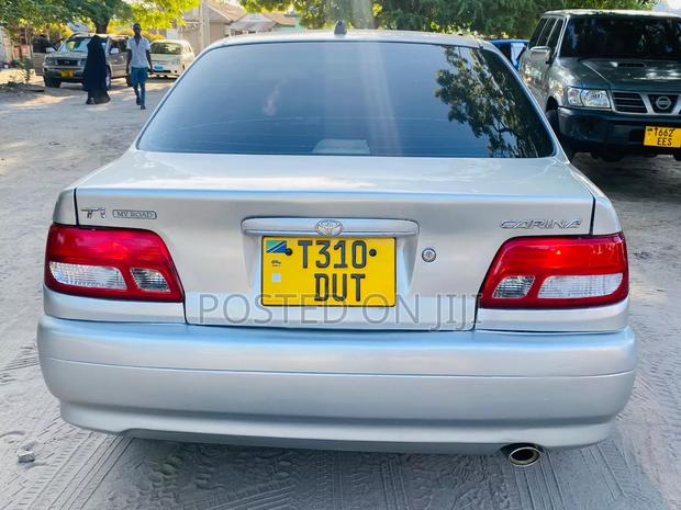 Toyota Carina 2000 Silver