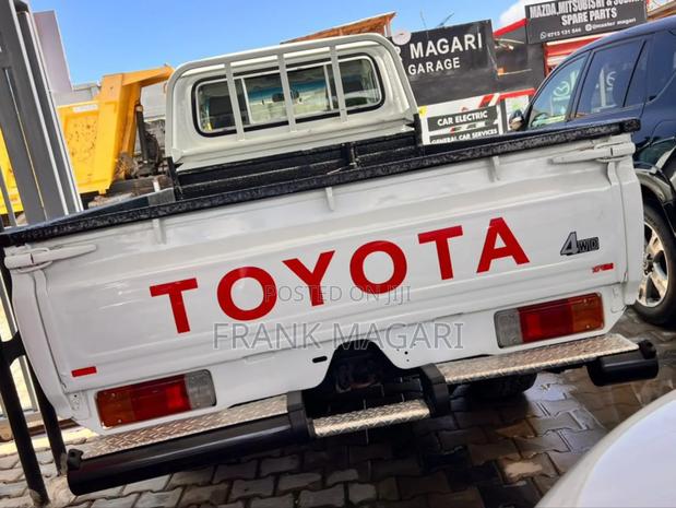 Toyota Land Cruiser 2010 White