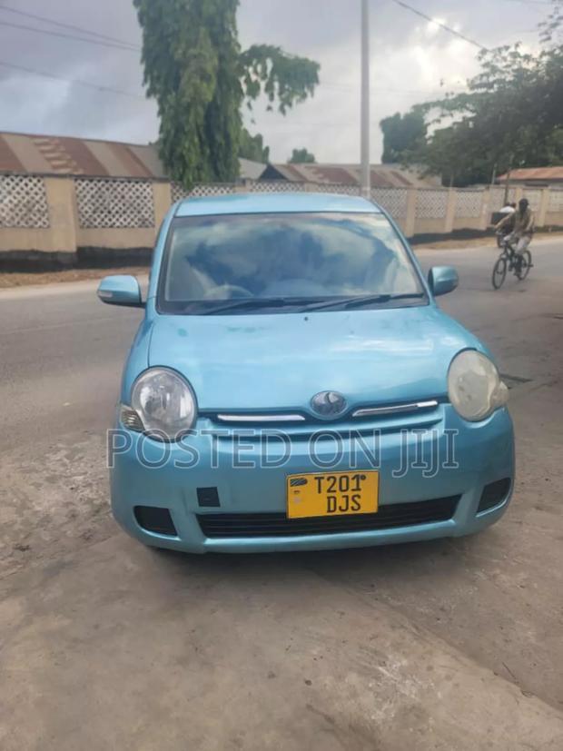 Toyota Sienta 2005 Blue