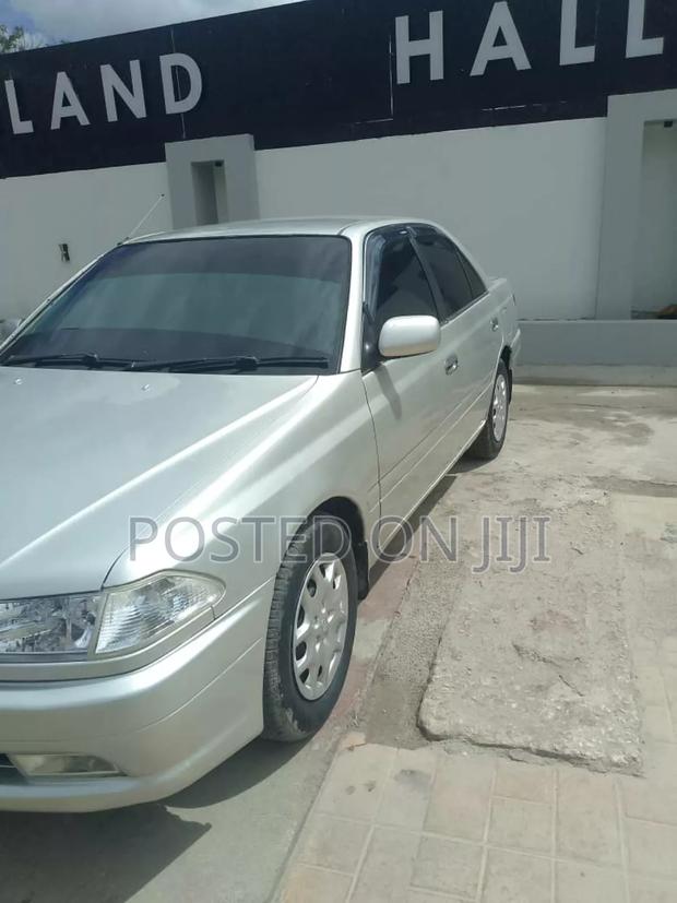 Toyota Carina 2000 Silver