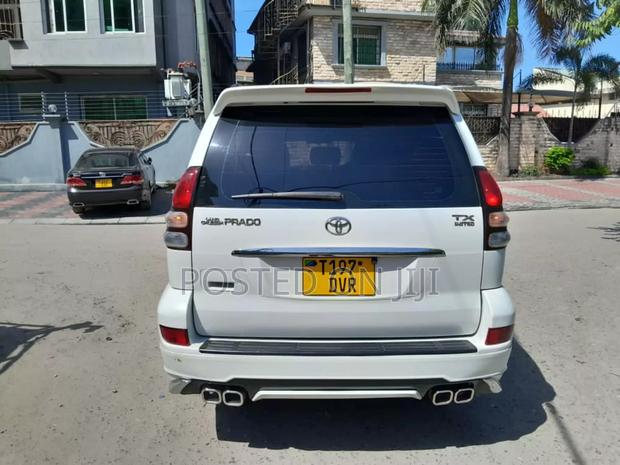Toyota Land Cruiser Prado 2005 White