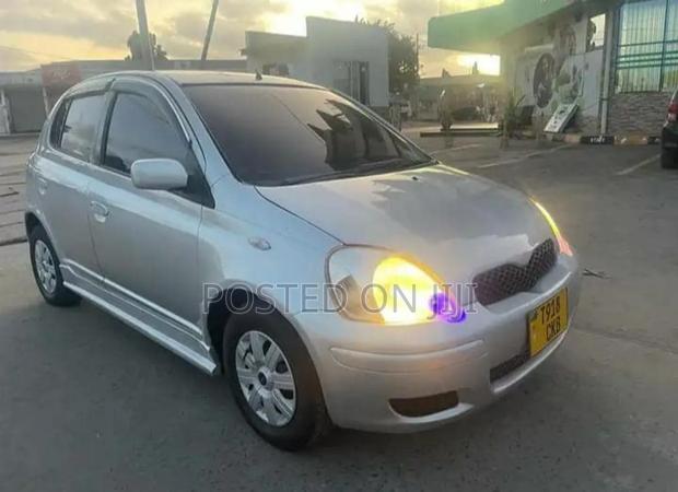 Toyota Vitz 2003 Silver