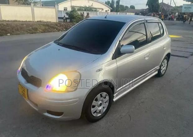 Toyota Vitz 2003 Silver