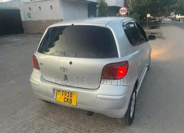 Toyota Vitz 2003 Silver