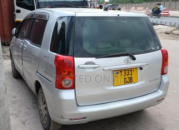 Toyota Raum 2004 Silver
