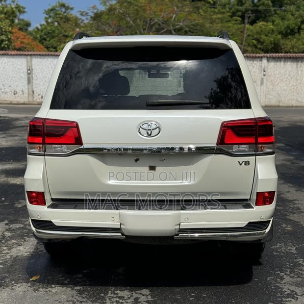 Toyota Land Cruiser 4.5 V8 VXR 2017 White