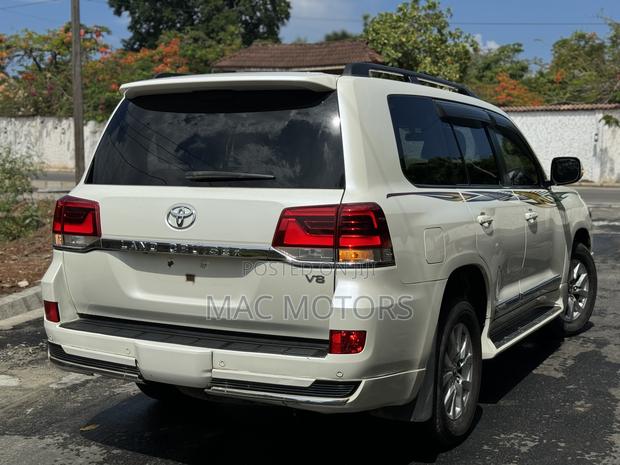 Toyota Land Cruiser 4.5 V8 VXR 2017 White