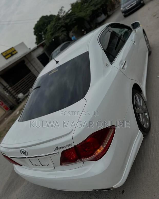 Toyota Crown 2008 White