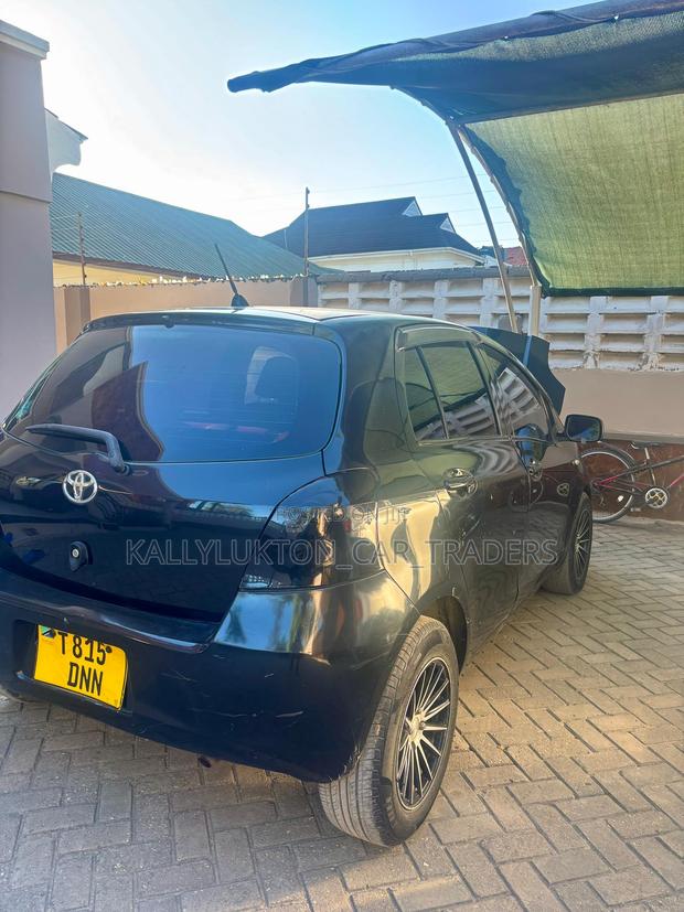 Toyota Vitz 2006 Black