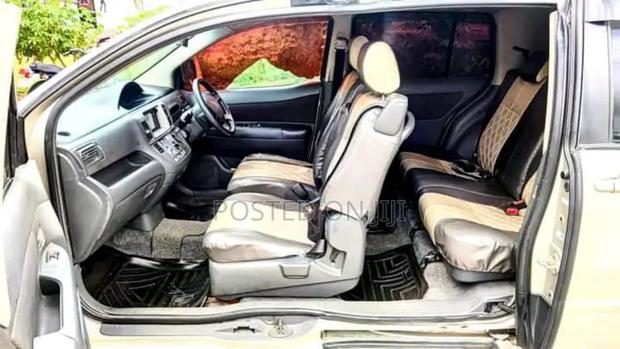 Toyota Raum 2003 Silver