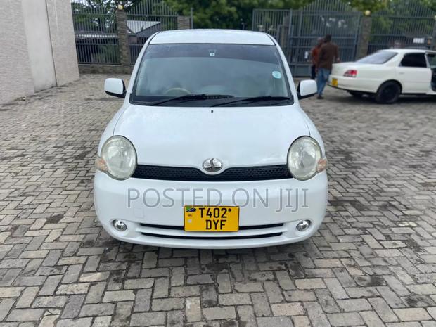 Toyota Sienta 2005 White