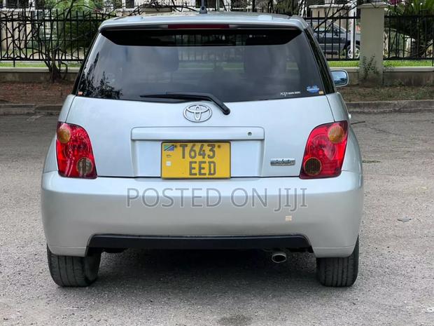 Toyota IST 2004 Silver