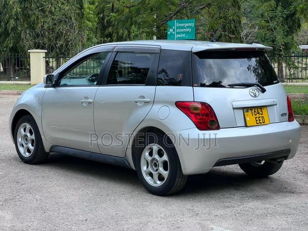 Toyota IST 2004 Silver