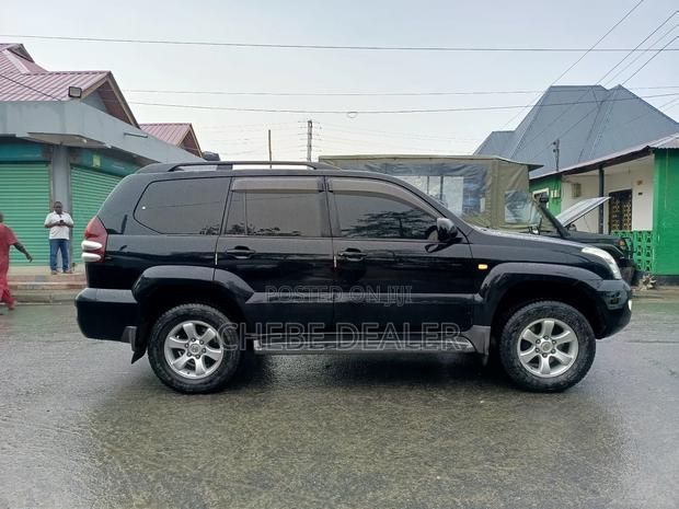 Toyota Land Cruiser Prado 2005 Black