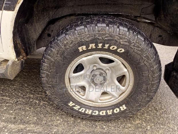 Toyota Land Cruiser 2001 White