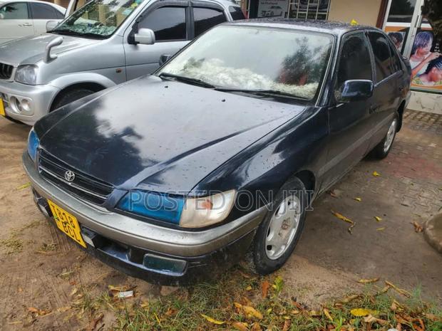 Toyota Cresta 2000 Blue
