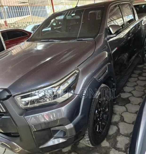 Toyota Hilux 2022 Gray