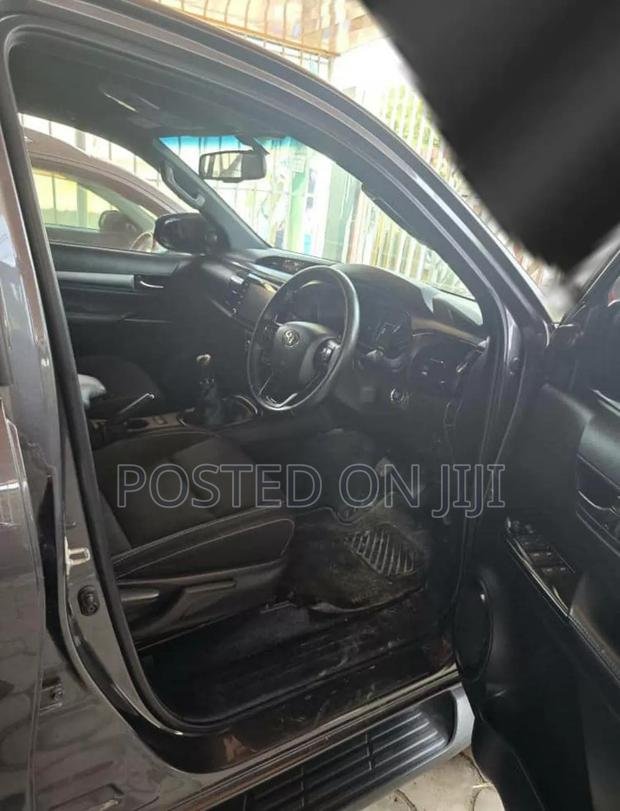 Toyota Hilux 2022 Gray