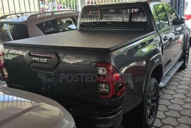 Toyota Hilux 2022 Gray