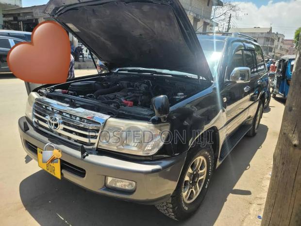 Toyota Land Cruiser 2005 Black