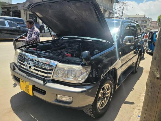 Toyota Land Cruiser 2005 Black