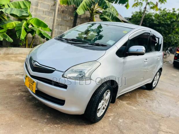 Toyota Ractis 2005 Silver