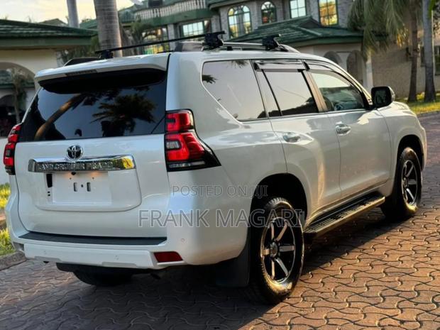 Toyota Land Cruiser Prado 2.8 2019 White