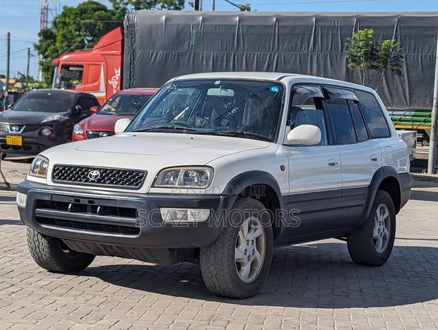 Toyota RAV4 1999 White