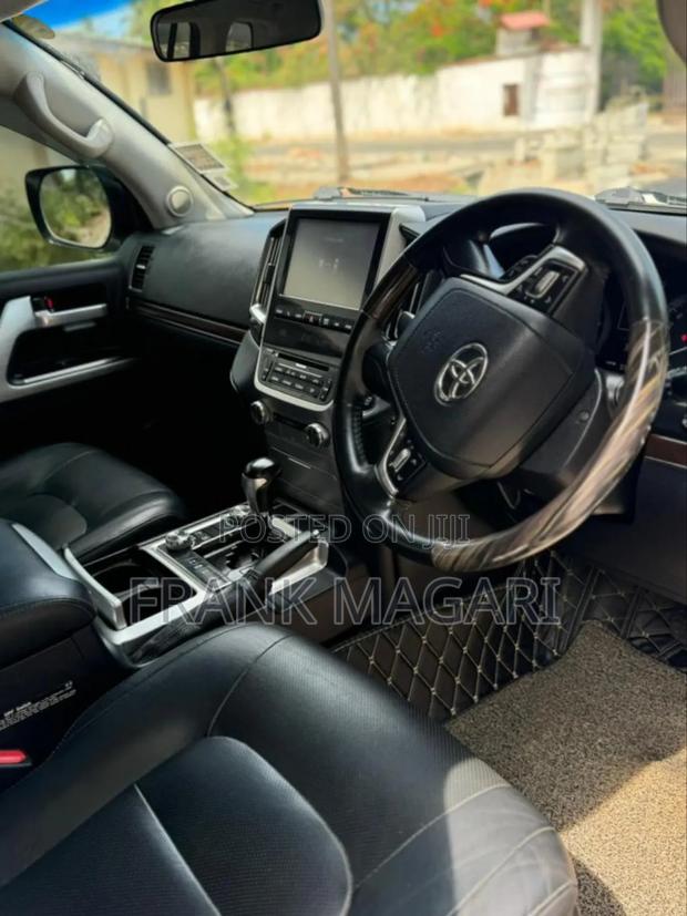 Toyota Land Cruiser 2017 White